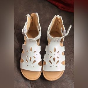 Girls size 10c white sandal - great condition - zipper up heel
